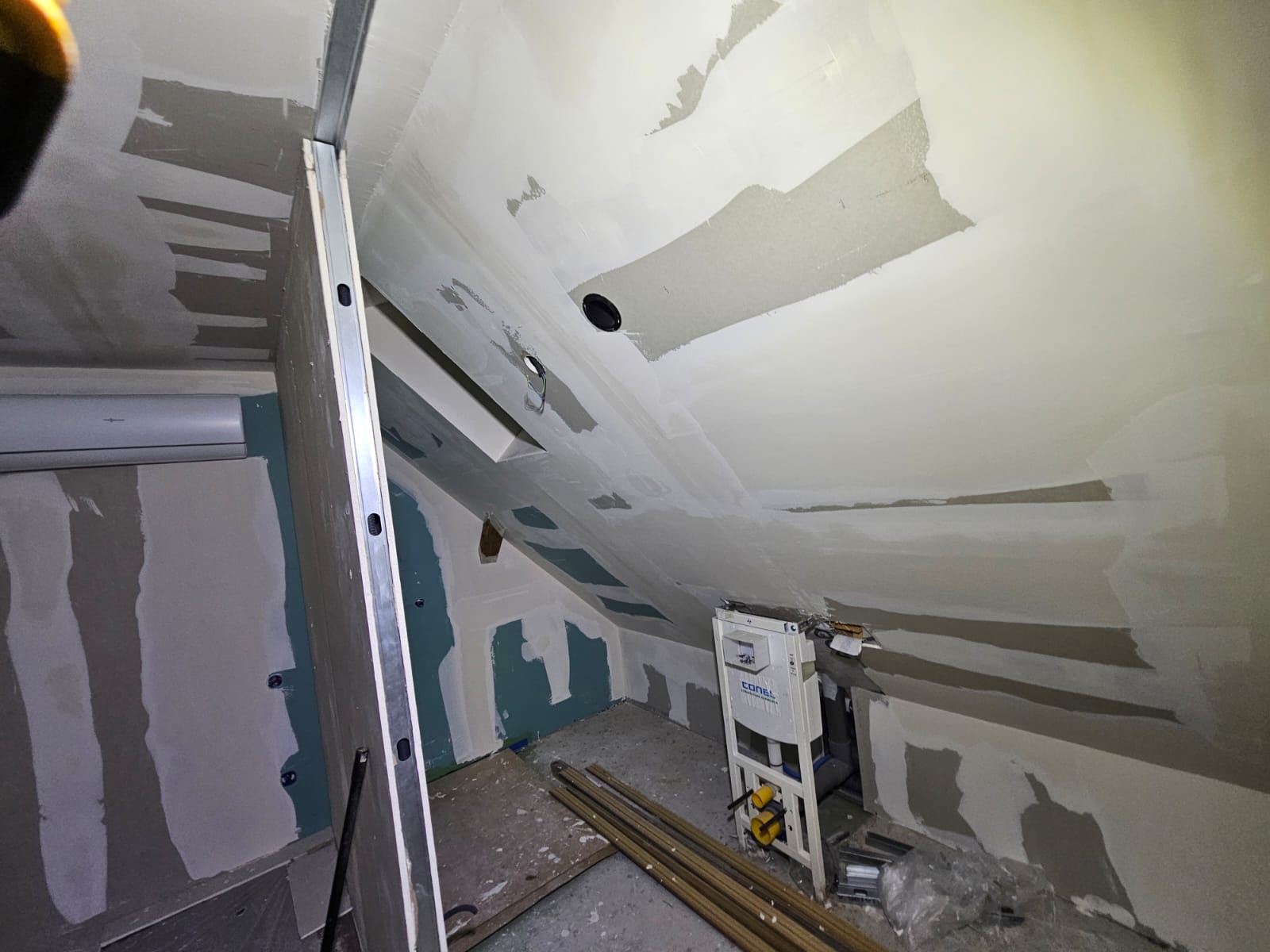 Salle de bains en cours — placo hydrofuge et rampants, ABK Rénov' Saverne